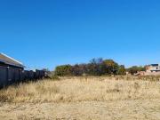 600 m² Land available in Somerton Estate