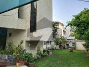 600 Yards Corner Well Maintained House For Sale