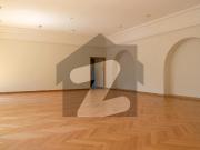 600 Yards Triple Storey Bungalow For Rent With A Large...