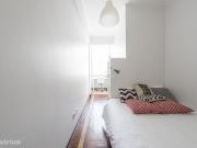 60678 Quarto com cama de casal em apartamento.