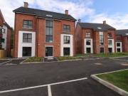 60 Loughshore Manor