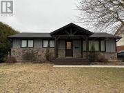 620 Elm Avenue N, North Perth Listowel, ON, N4W 3G2... 620 Elm Avenue N, North Perth Listowel, ON, N4W 3G2...