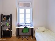 62311 Quarto com cama de solteiro em.