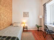 623552 Quarto com cama de solteiro em.