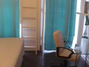 639745 Quarto com cama de casal num sto.