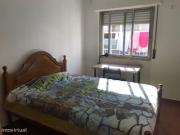 643960 Quarto com cama de casal em.