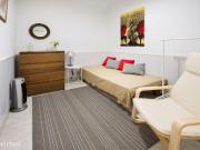64777 Quarto com cama de solteiro em.