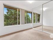 Bright Apartment in Convenient Location