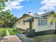 64 Rogers Street, Spring Hill House for rent Listed by...