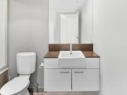 $650 per week / $2,600 Bond
