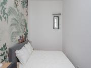 662981 Quarto com cama de casal em.