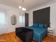 663037 Quarto com cama de casal em.