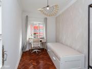 663206 Quarto com cama de solteiro em.