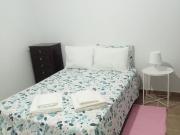 665585 Quarto com cama de casal, com casa de.