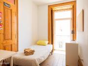66714 Quarto com cama de solteiro em.