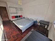 667368 Quarto com 2 camas em apartamento com.