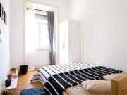67362 Quarto com cama de casal em apartamento.