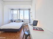 674518 Quarto com cama de casal em.