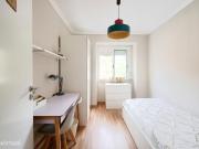 676204 Quarto com cama de solteiro em.