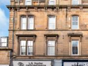 67d Mill Street, Alloa FK10, 2 bed flat to rent, £750...