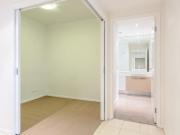 $680 per week / $2,720 Bond