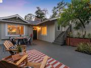 6827 Ridgewood Dr