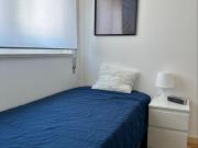 687908 Quarto com cama de solteiro em.