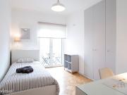 68797 Attractive single bedroom, with a.