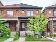 689 Manning Avenue A Toronto ON M6G 2W3 4 Bedroom House...