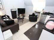 68HS 4 Bright 2 BED/1 BATH 3rd Floor in NW3