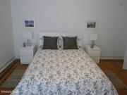 69417 Quarto com cama de casal em apartamento.