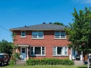 698 Cole Avenue South Ottawa ON K2A 2B7 3 Bedroom House...