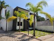 $6,875,000 Negociable Una Casa Sóla con Albarca...