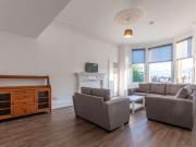 6 bed 1st Floor Flat to rent in Edinburgh City Of...
