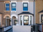 6 BED 4 ENSUITE 2 STUDIO HMO Room 1