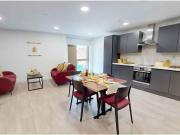 6 Bed Classic Ensuite C Has an Apartment