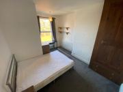 6 bed End of Terrace to rent in Leeds West Yorkshire,...