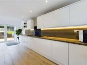 6 bed house for sale