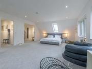 6 bed house for sale