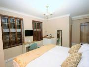 6 bed house for sale