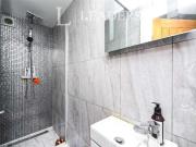 6 bed house for sale