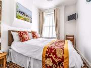 6 bed house for sale