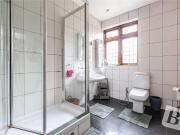 6 bed house for sale