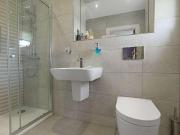 6 bed house for sale