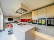 6 bed house for sale