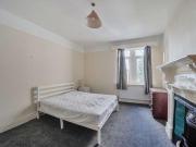 6 bed house for sale