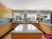 6 bed house for sale