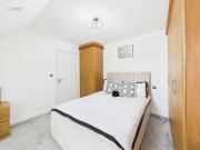 6 bed house for sale