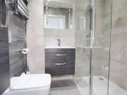 6 bed house for sale