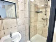 6 bed house for sale